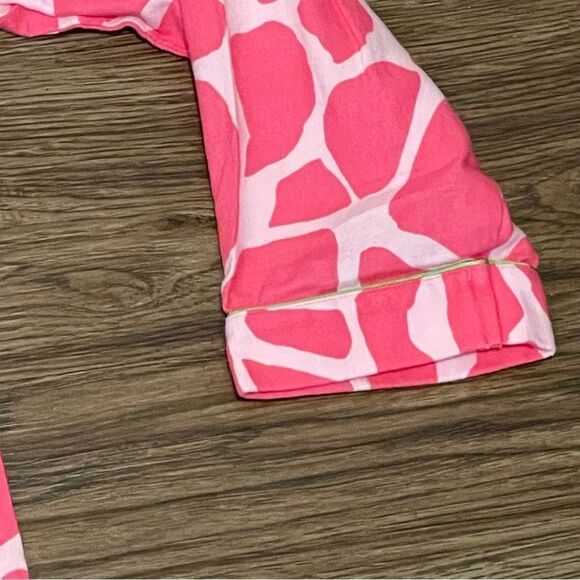 Victoria’s Secret Giraffe Print Long Sleeve Button Down Pajama Shirt Pink sz XS - Picture 9 of 12